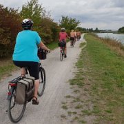 Radeln auf dem Kanalweg[en]Cycling along the canal path