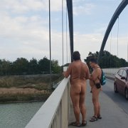 Auf der Kanalbrücke[en]On the canal bridge