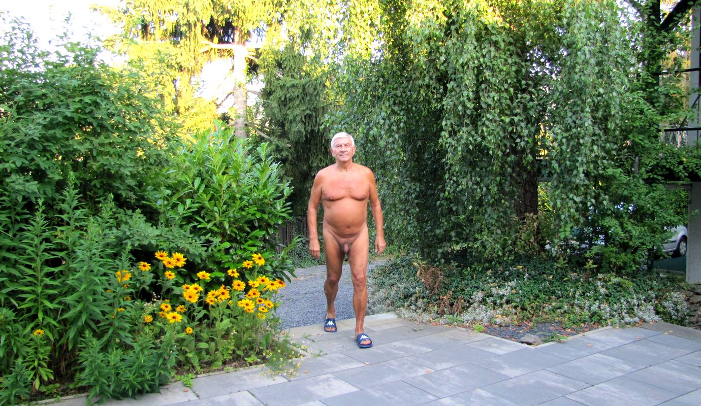 Vittorio beim Spaziergang auf dem Gelände des Quartiers