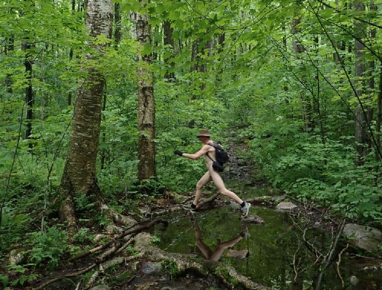 Naked Hiking Day in Vermont: An manchen Stellen mussten wir agil sein.