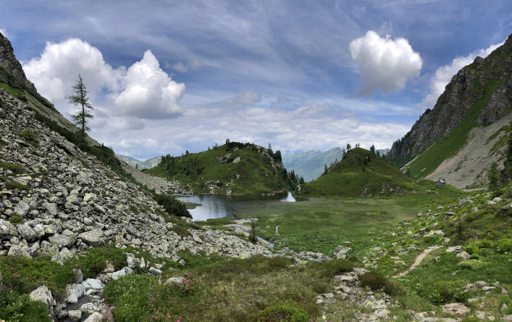Big lake in foreground, big valley in  background – unique lookouts in the Alps | 4
