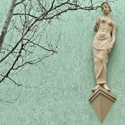 Fassadenskulptur - oben ohne[fr]sculpture de façade - topless[en]Facade sculpture - topless[nl]Beeldhouwwerk aan de gevel: topless geen probleem