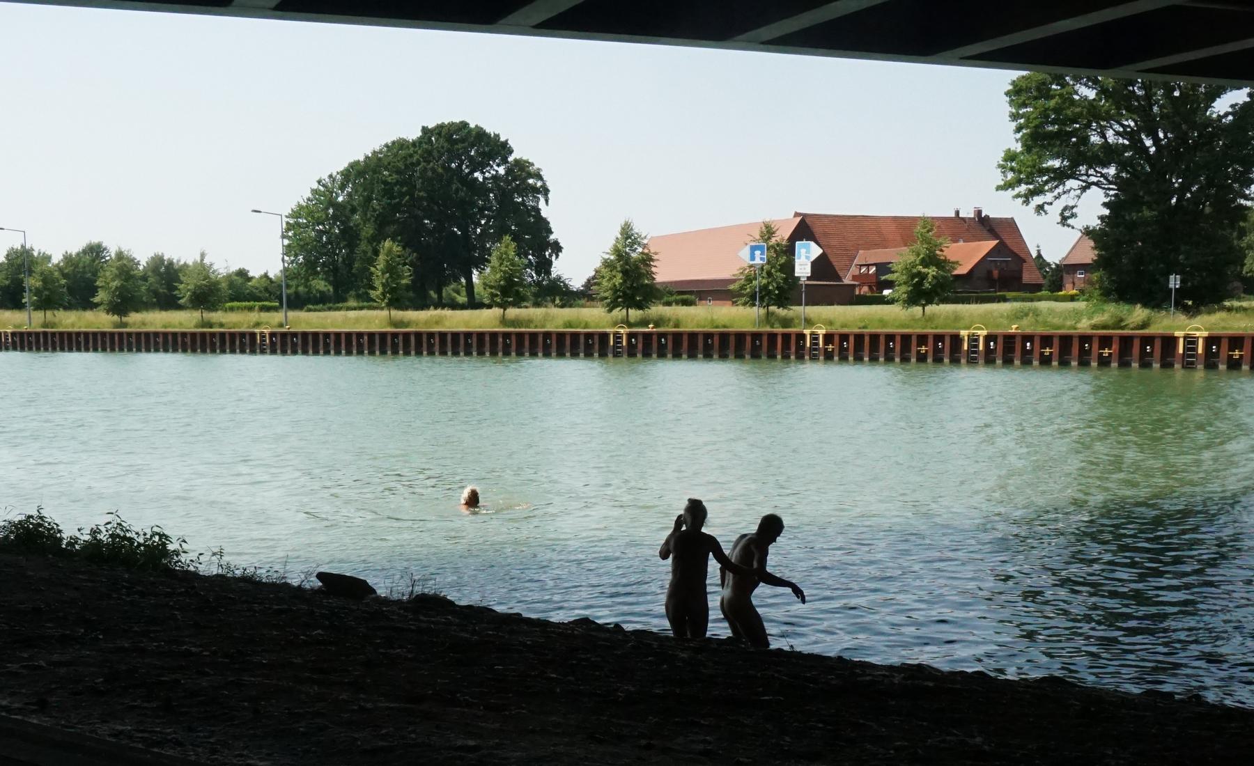 Ein Bad im Kanal ließen sich viele nicht nehmen