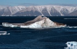 Eisberg am Rande der Arktis