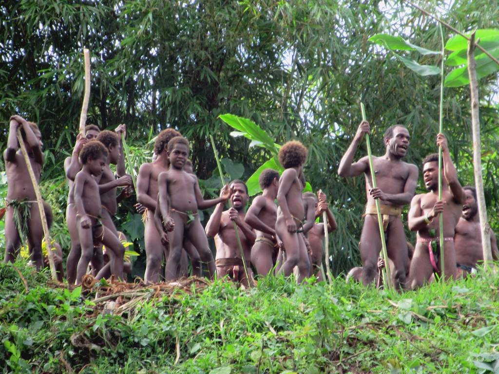 Dorfbewohner auf der Pfingst-Insel (Vanuatu). Photo: David Stanley, durch wikimedia commons