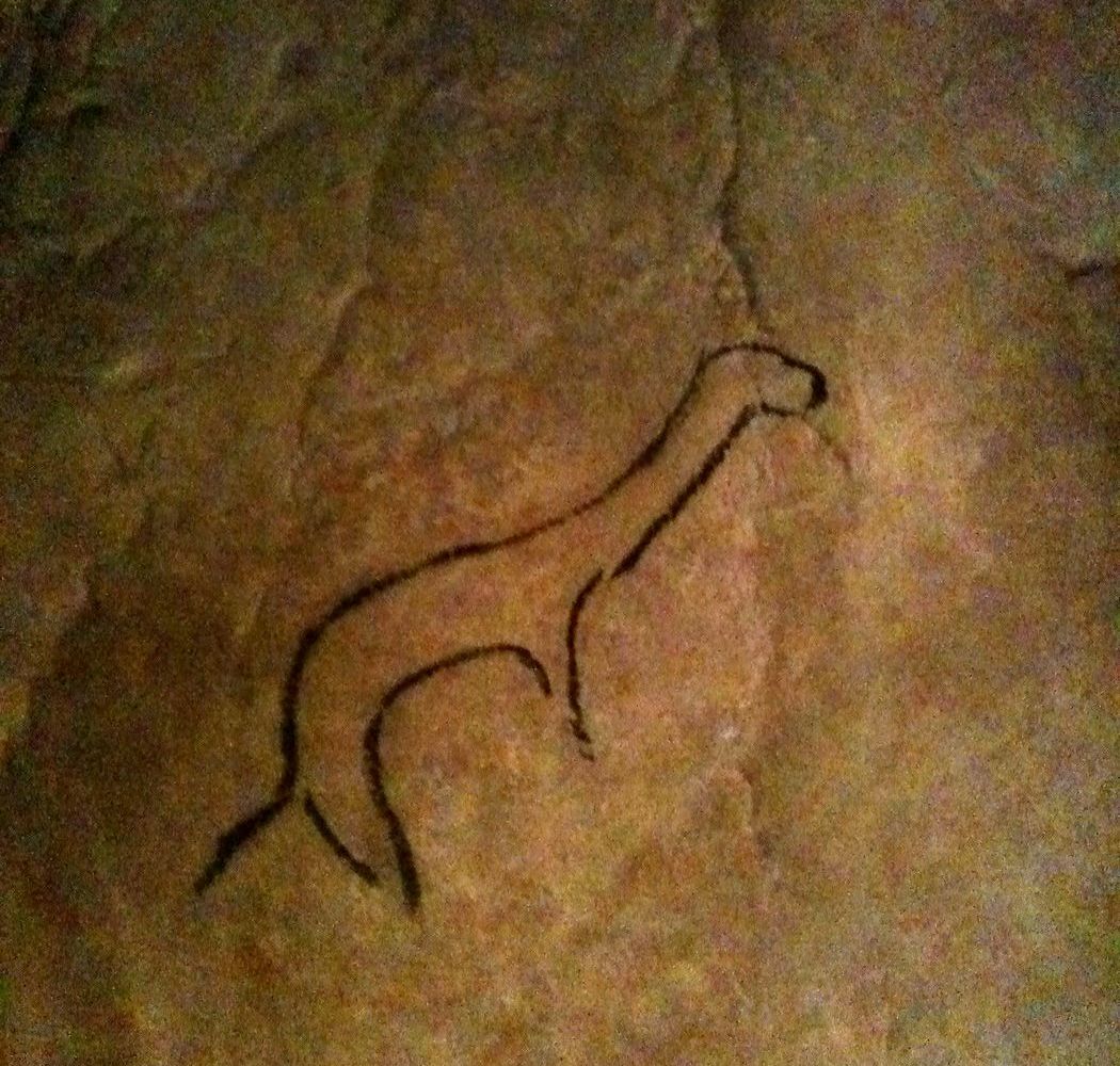 Auch ein Wiesel wird in einer Höhlenzeichnung von Niaux dargestellt. Alter ca. 13.000 v. C. Public Domain