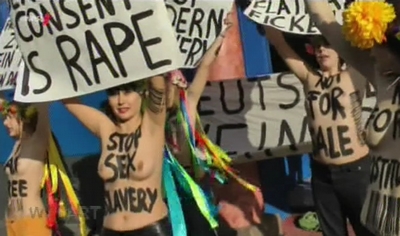 FEMEN Aktivistinnen beim Protest gegen Sex-Sklaverei